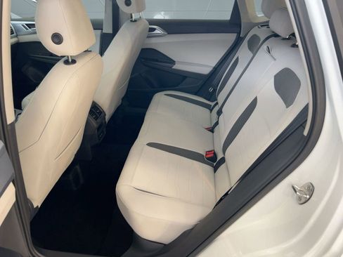 New 2026 Volkswagen Taos SE image 15