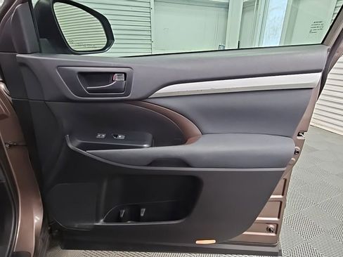 Used 2019 Toyota Highlander LE image 38