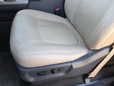 Used 2014 Ford F250 Lariat w/ Lariat Interior Package image 40