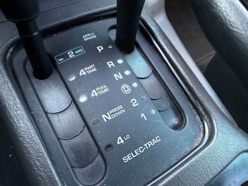 Used 2001 Jeep Grand Cherokee Limited image 19