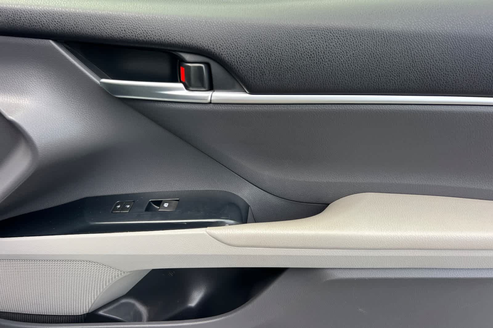Used 2018 Toyota Camry LE FWD image 17