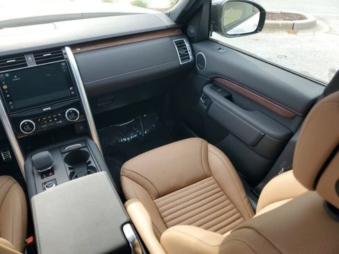 Used 2024 Land Rover Discovery Dynamic SE AWD/4WD image 15