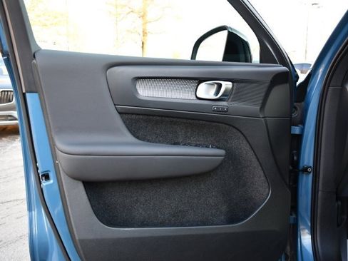 Certified 2025 Volvo XC40 B5 Plus image 11