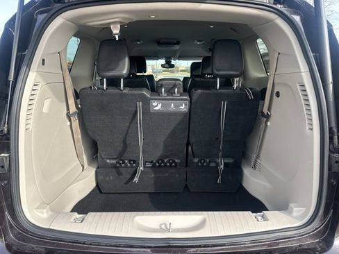 Used 2017 Chrysler Pacifica Touring-L image 14