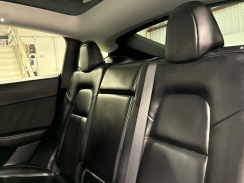 Used 2023 Tesla Model Y Performance image 14