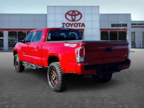 Used 2020 Toyota Tacoma TRD Sport image 4