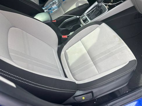Used 2024 Hyundai Venue SEL FWD image 4