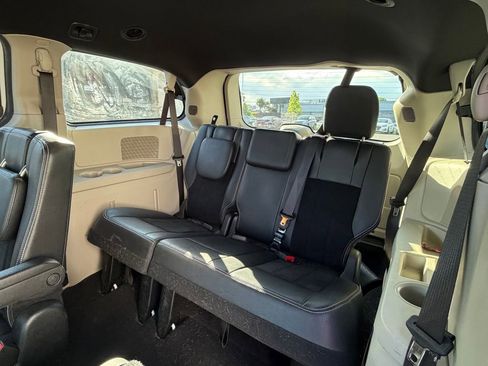 Used 2018 Dodge Grand Caravan SXT FWD image 12