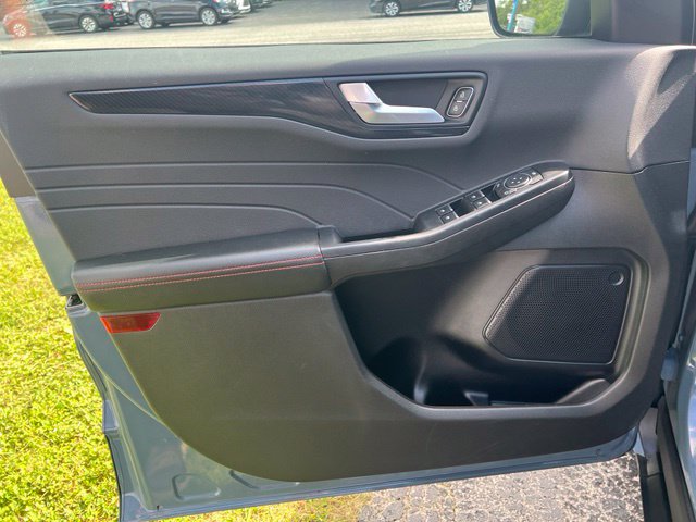 Used 2023 Ford Escape ST-Line AWD/4WD image 9