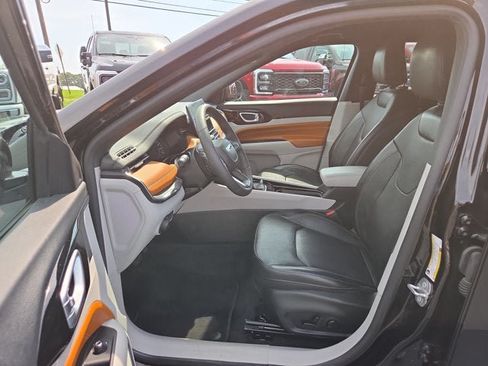 Used 2023 Jeep Compass Limited AWD/4WD image 9