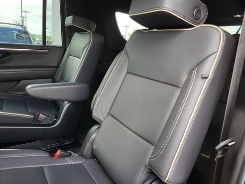 Used 2025 Chevrolet Suburban Premier RWD image 14