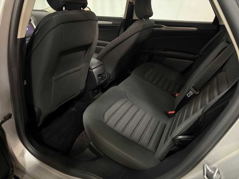 Used 2017 Ford Fusion SE w/ Fusion SE Technology Package image 22