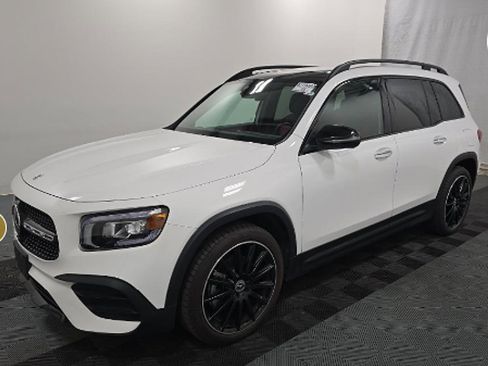 Used 2022 Mercedes-Benz GLB 250 4MATIC w/ AMG Line image 1
