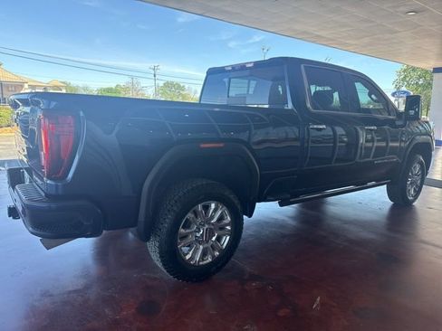 Used 2023 GMC Sierra 2500 Denali w/ Denali Ultimate Package AWD/4WD image 4