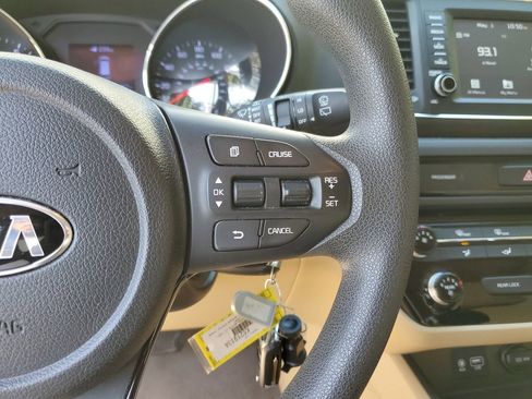 Used 2020 Kia Sedona LX FWD image 24