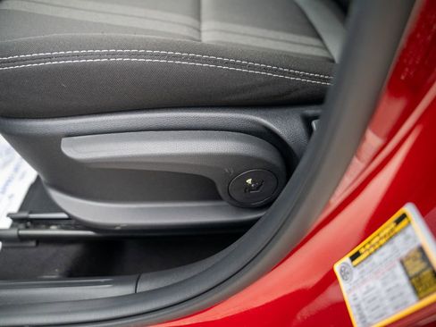 Certified 2025 Hyundai Venue SEL image 20