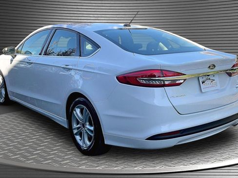Used 2018 Ford Fusion SE FWD image 4