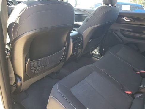 Used 2024 Jeep Grand Cherokee Laredo RWD image 28