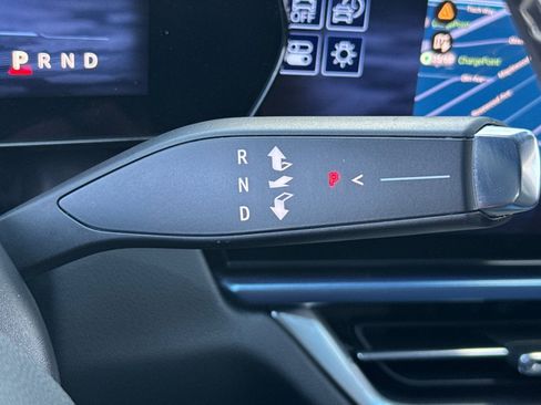 Used 2025 Chevrolet Equinox EV LT w/ Convenience Package image 32