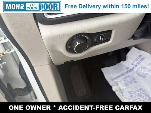 Used 2022 Chrysler Voyager LX FWD image 14