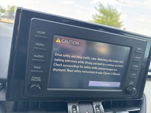 Used 2019 Toyota RAV4 XLE Premium FWD image 8