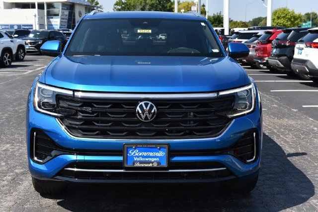 Certified 2024 Volkswagen Atlas Cross Sport SEL R-Line AWD/4WD image 4