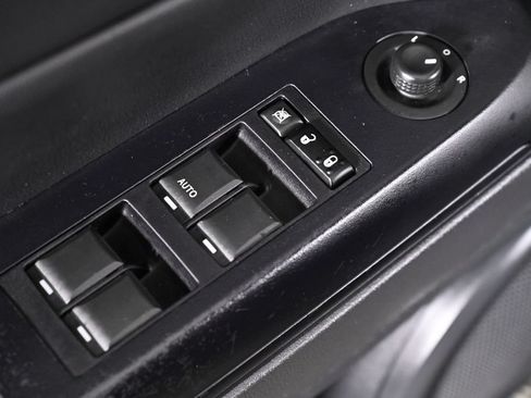 Used 2017 Jeep Patriot Latitude AWD/4WD image 21