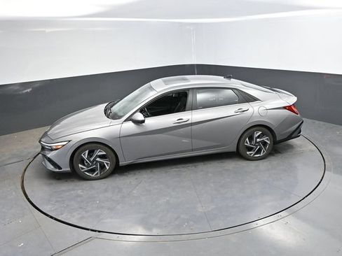 Used 2024 Hyundai Elantra Limited FWD image 43