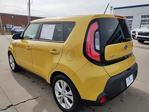 Used 2015 Kia Soul + w/ Audio Package image 9