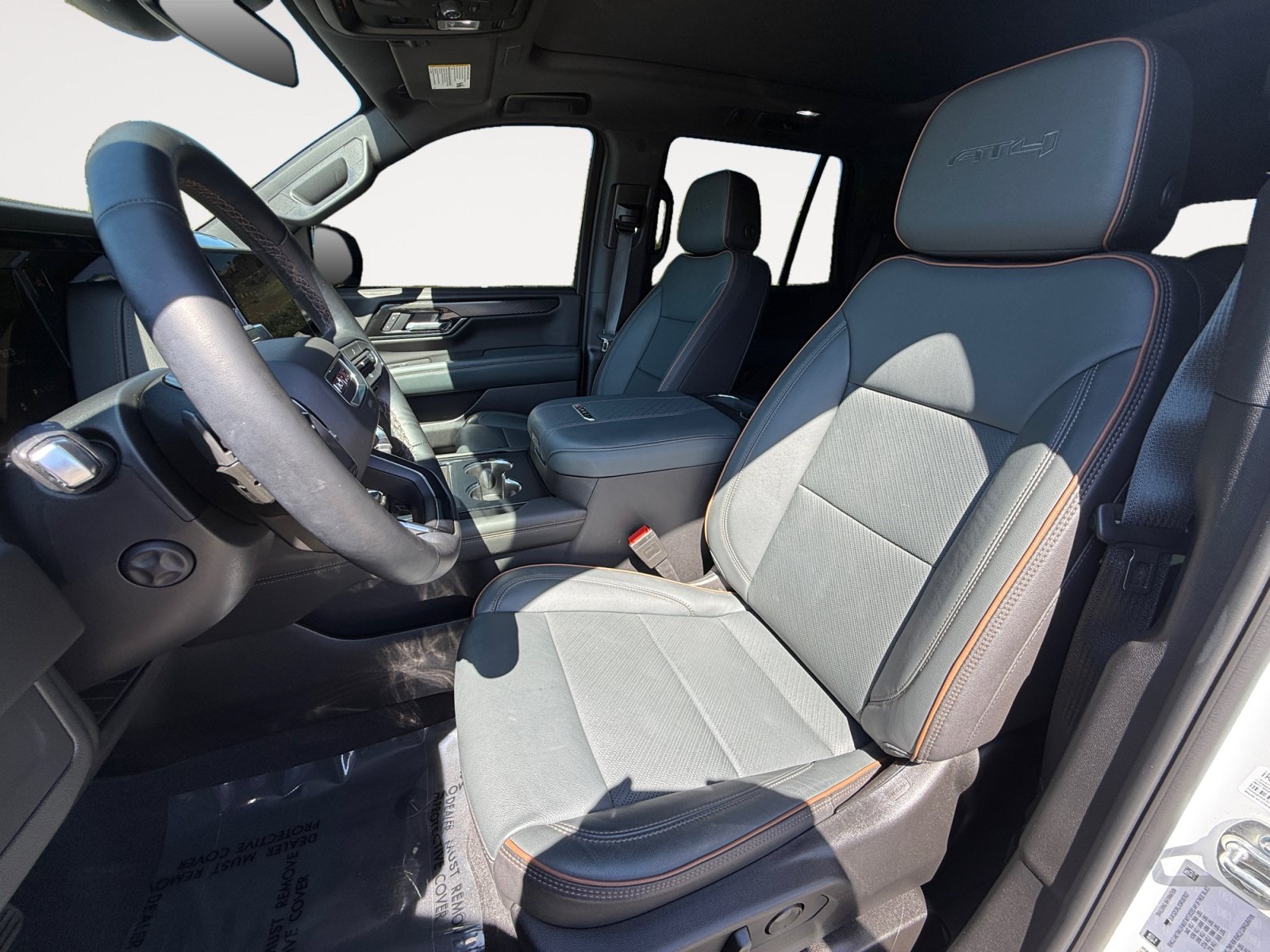 Used 2025 GMC Yukon AT4 AWD/4WD image 10