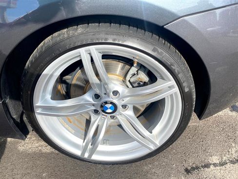Used 2014 BMW Z4 sDrive35is image 9