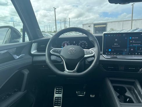 New 2026 Volkswagen Tiguan SE R-Line FWD image 50