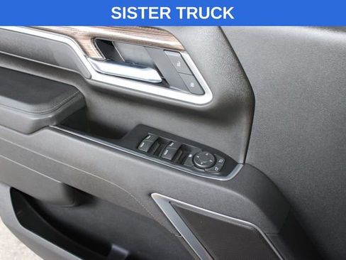 Used 2025 Chevrolet Silverado 2500 LT AWD/4WD image 19