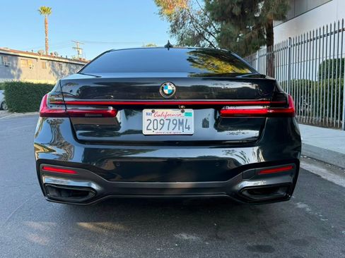 Used 2022 BMW 740i w/ M Sport Package RWD image 8