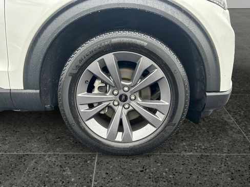 Used 2025 Ford Explorer Active w/ Active Comfort Package image 9