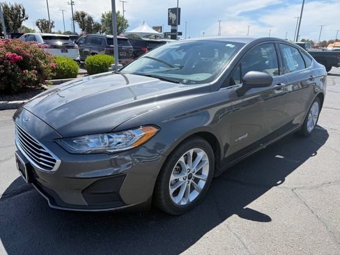 Used 2019 Ford Fusion SE FWD image 3