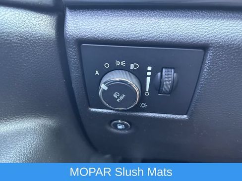 Used 2021 Jeep Grand Cherokee Laredo X AWD/4WD image 19
