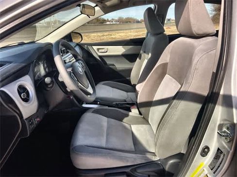 Used 2017 Toyota Corolla L image 11