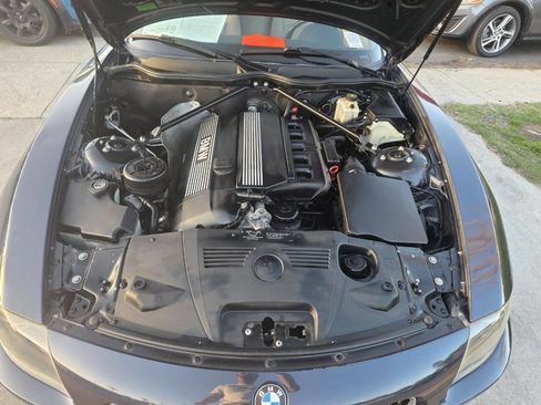 Used 2005 BMW Z4 2.5i image 8