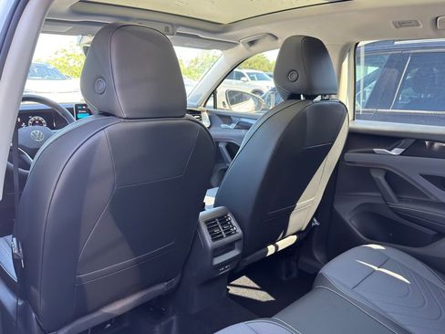 New 2026 Volkswagen Tiguan SE FWD image 27
