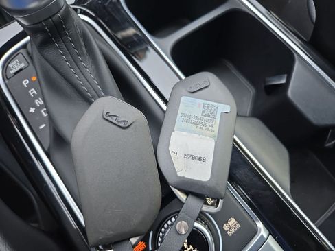 Used 2025 Kia Telluride AWD image 35