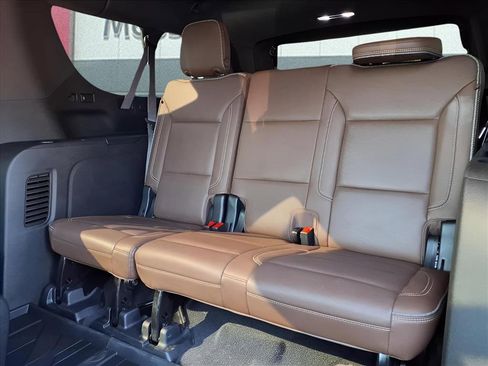 Used 2021 Chevrolet Suburban High Country w/ Premium Package image 15