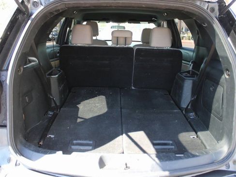 Used 2019 Ford Explorer XLT image 11