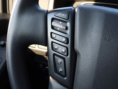 Used 2024 Nissan Frontier SV image 28