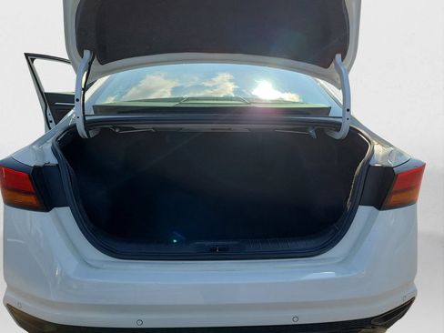 Used 2024 Nissan Altima 2.5 SR FWD image 13