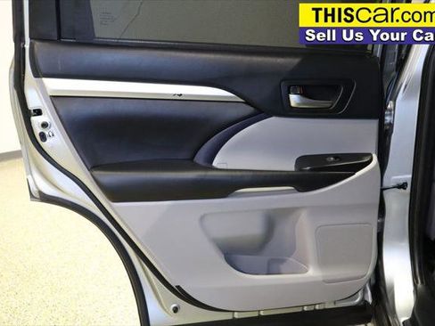 Used 2019 Toyota Highlander XLE image 31