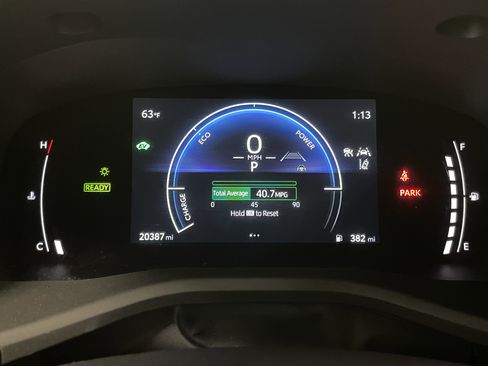 Used 2025 Toyota Camry SE image 17