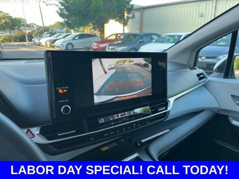 Used 2025 Toyota Sienna XLE FWD image 23