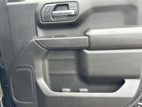 Used 2025 Chevrolet Silverado 1500 Custom image 17