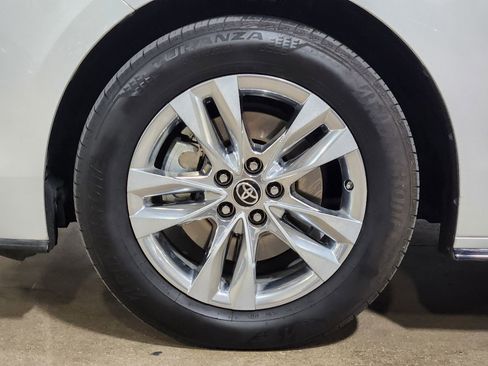 Used 2024 Toyota Sienna Limited FWD image 28